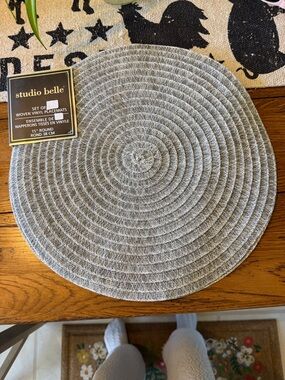Gray Woven Vinyl Round Placemat - Set of 4